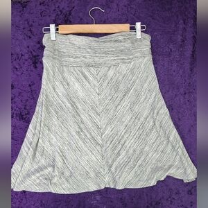 3For$15 Dakini Gray Flowy Skirt Size Large
